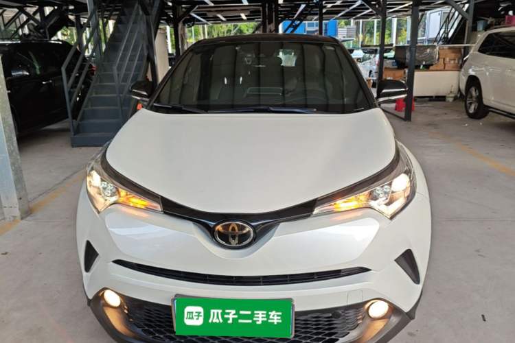 Toyota C-HR 2020 — фото 2
