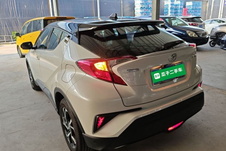 Toyota C-HR 2020 — фото 4