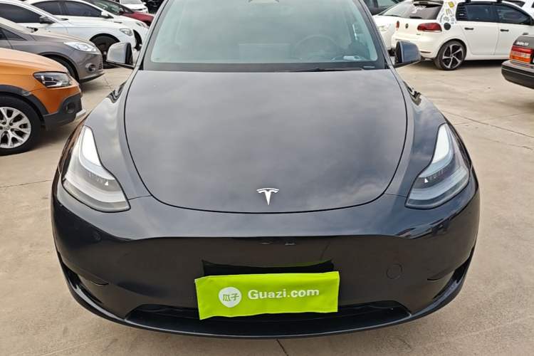 Tesla Model Y 2024 — 2
