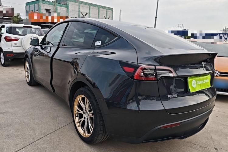 Tesla Model Y 2024 — 4