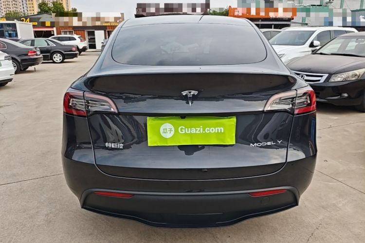 Tesla Model Y 2024 — 5
