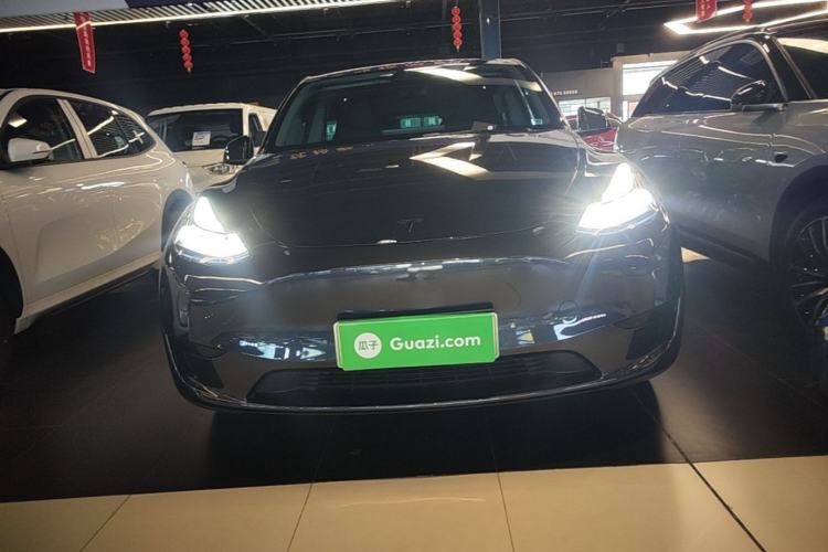 Tesla Model Y 2024 — 2