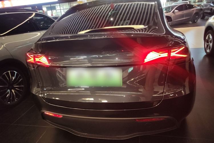 Tesla Model Y 2024 — 5