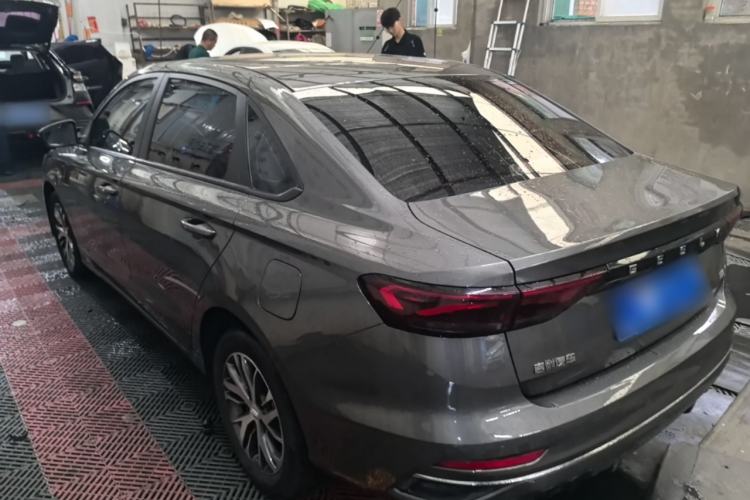 Geely Emgrand 2023 — 4