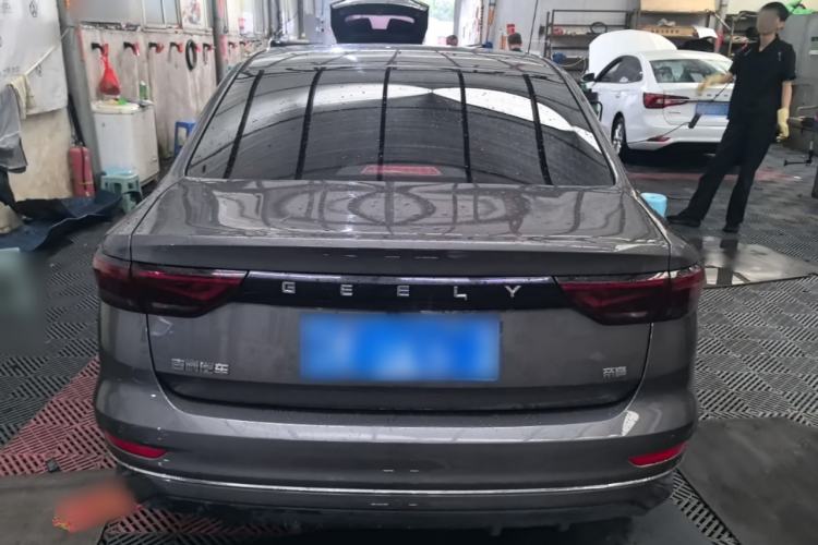 Geely Emgrand 2023 — 5