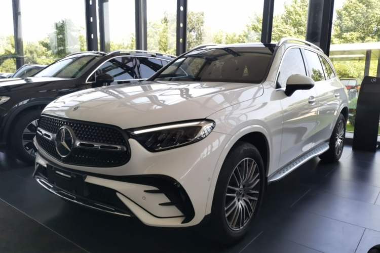 Mercedes-Benz GLC 300 L 2023 — фото 1