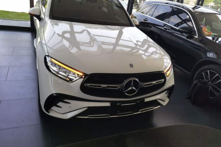 Mercedes-Benz GLC 300 L 2023 — фото 2