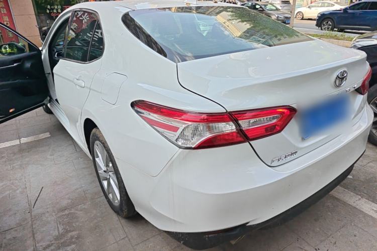 Toyota Camry 2023 — 4