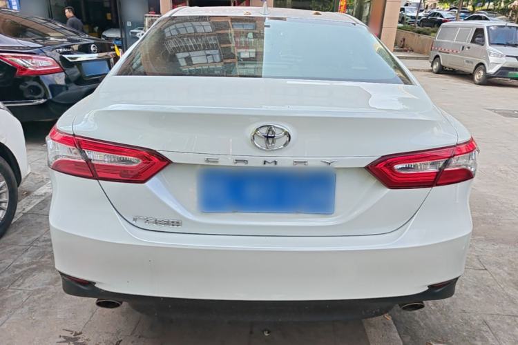 Toyota Camry 2023 — 5