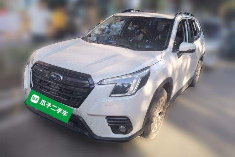 Subaru Forester 2022 — фото 1