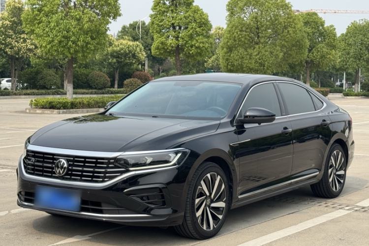 Volkswagen Passat 2023 — фото 1