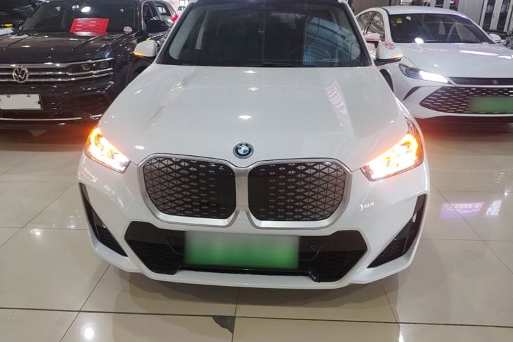 BMW iX1 2025 — 2