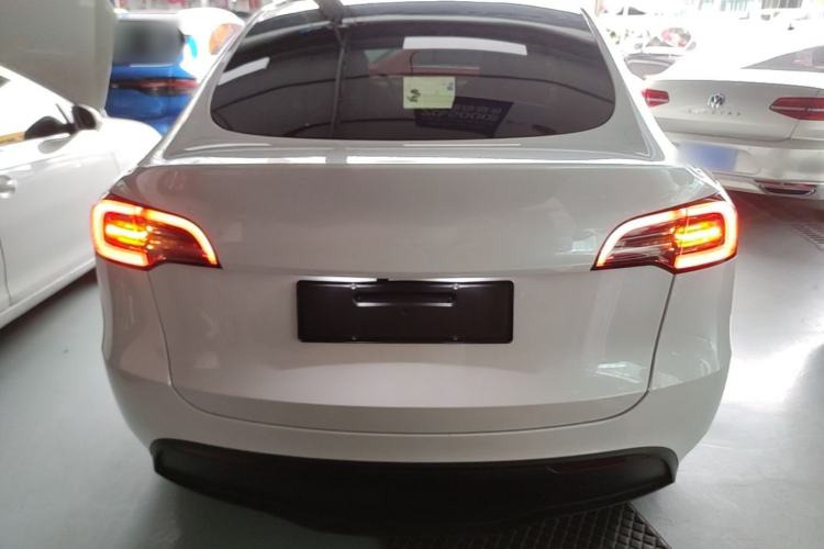 Tesla Model Y 2024 — 5