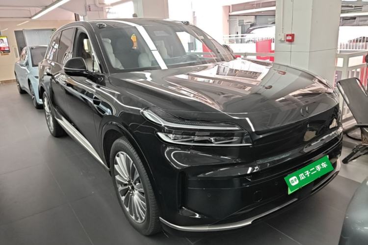 Onvo Luxeed L90 2025 — 3