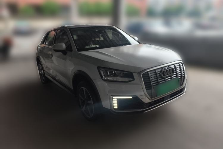 Audi Q2L e-tron 2019 — 3