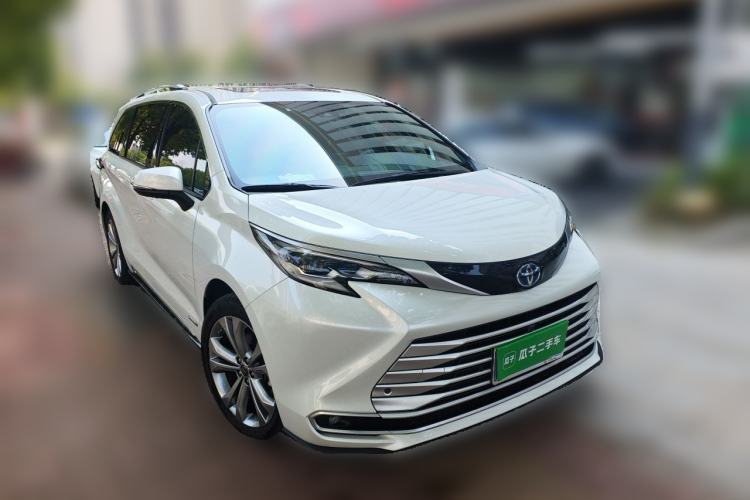 Toyota Sienna 2023 — фото 3