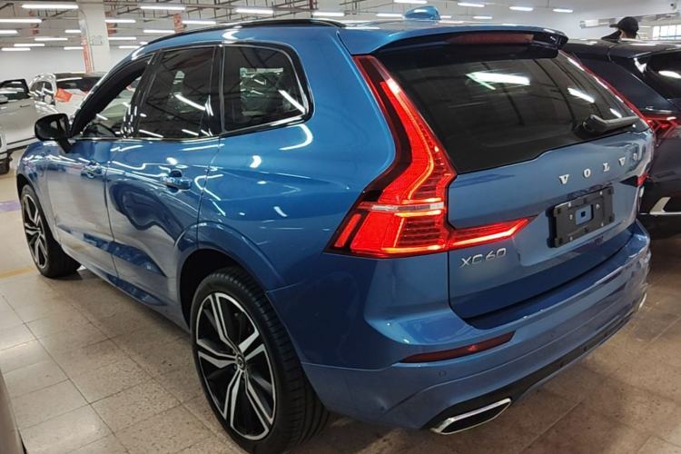 Volvo XC60 2021 — фото 4