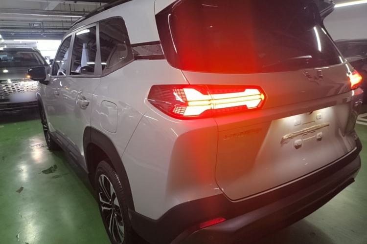 Wuling Xingguang 560 2026 — 4