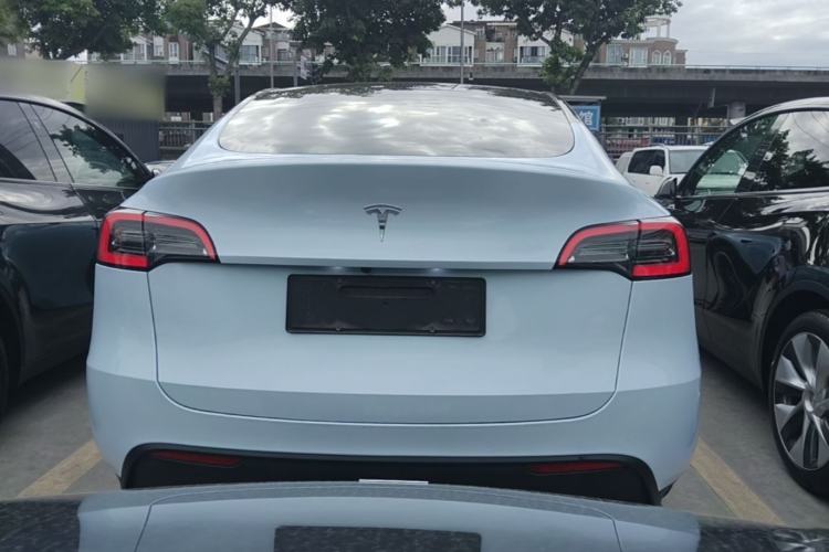 Tesla Model Y 2022 — 5