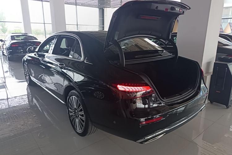 Mercedes-Benz E 300 L 2023 — 4