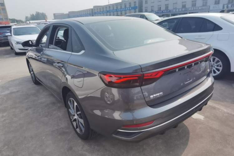 Geely Emgrand 2022 — 4