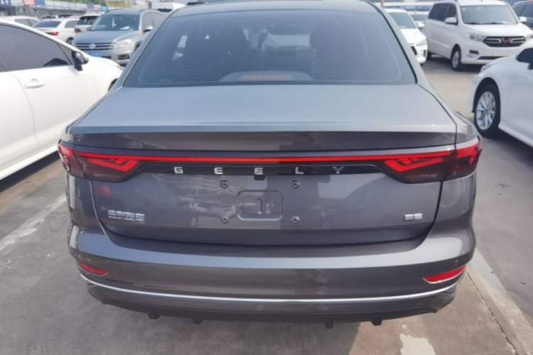 Geely Emgrand 2022 — 5