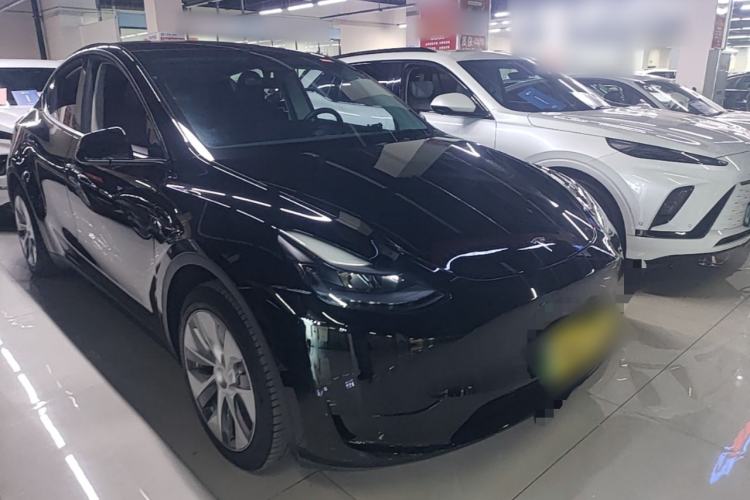 Tesla Model Y 2022 — 3