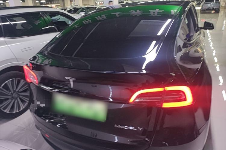 Tesla Model Y 2022 — 5