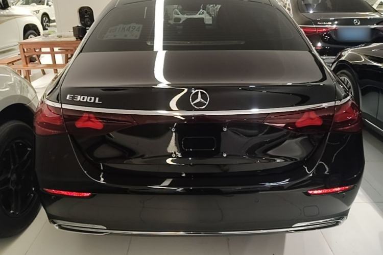 Mercedes-Benz E 300 L 2024 — 5