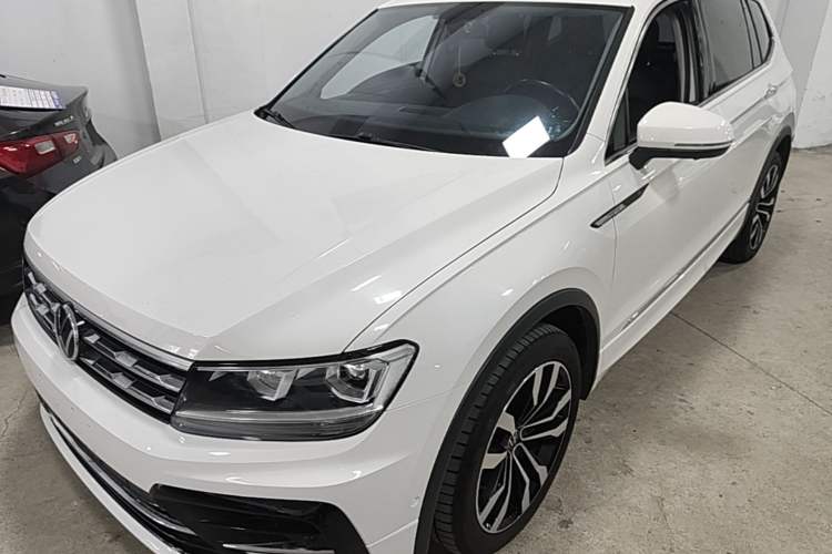 Volkswagen Tiguan L 2021 — фото 1