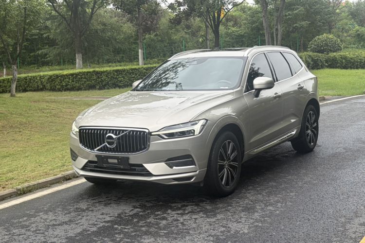 Volvo XC60 2021 — фото 1