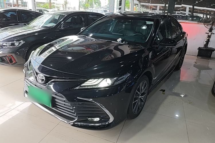 Toyota Camry 2021 — фото 1