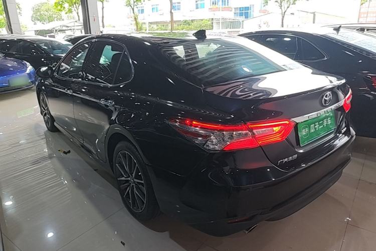 Toyota Camry 2021 — фото 4