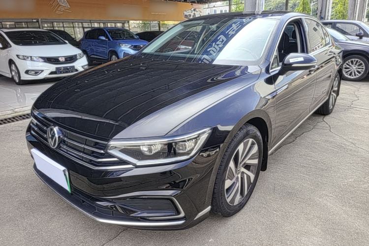 Volkswagen magotan gte plug in hybrid 2020 — фото 1