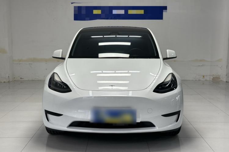Tesla Model Y 2024 — 2