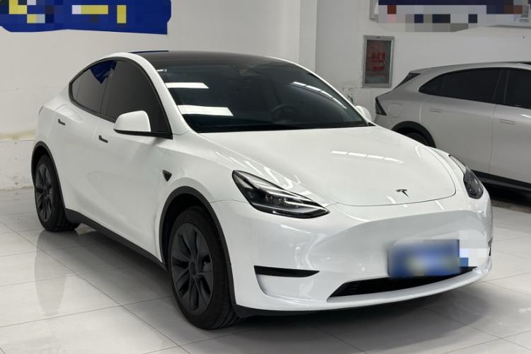 Tesla Model Y 2024 — 3