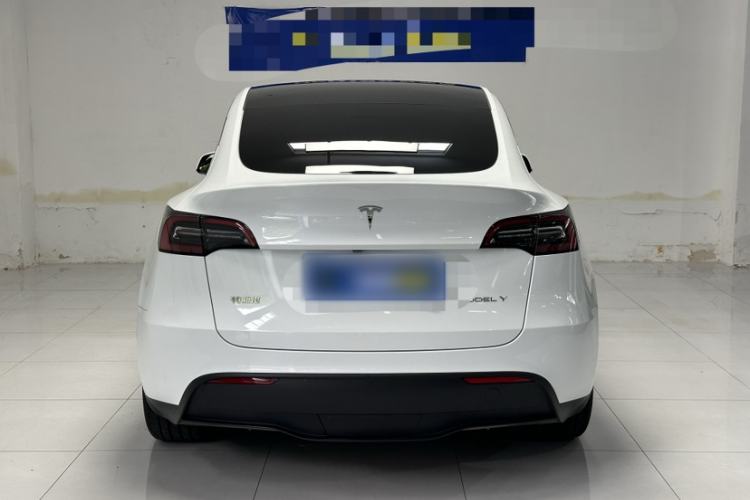 Tesla Model Y 2024 — 4