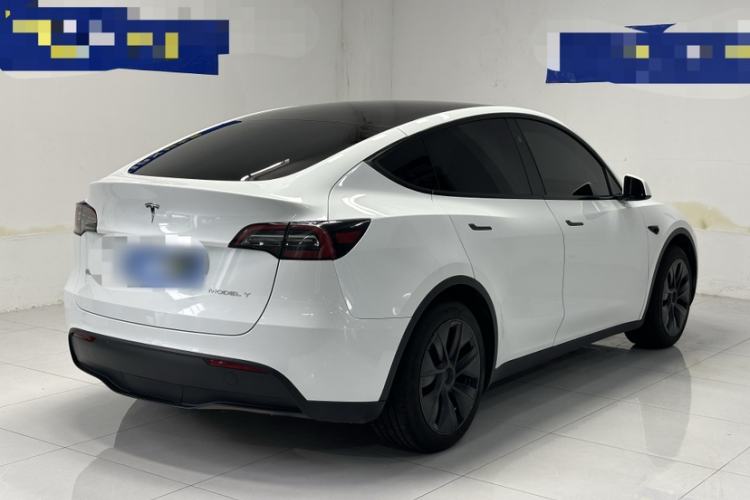 Tesla Model Y 2024 — 5