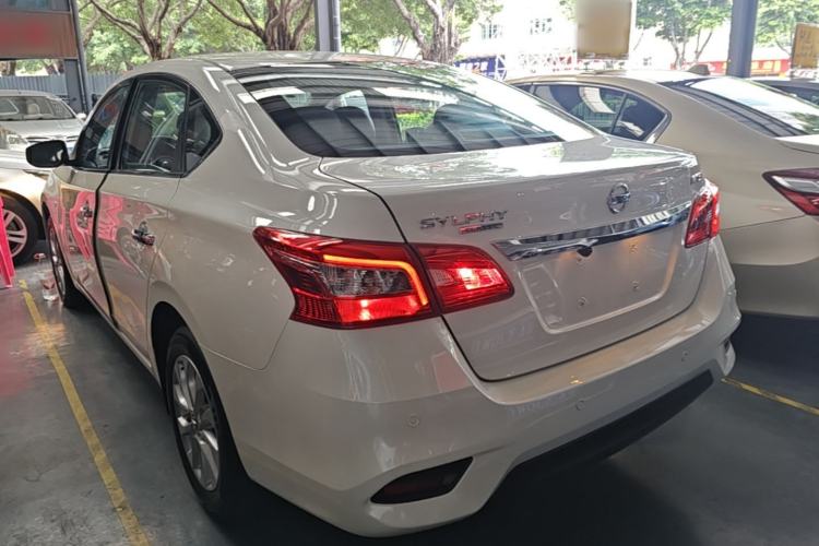 Nissan Sentra 2024 — 4