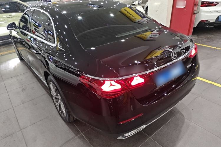 Mercedes-Benz E 300 L 2025 — 4