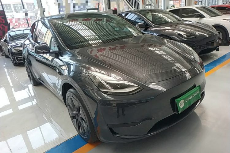 Tesla Model Y 2024 — 3