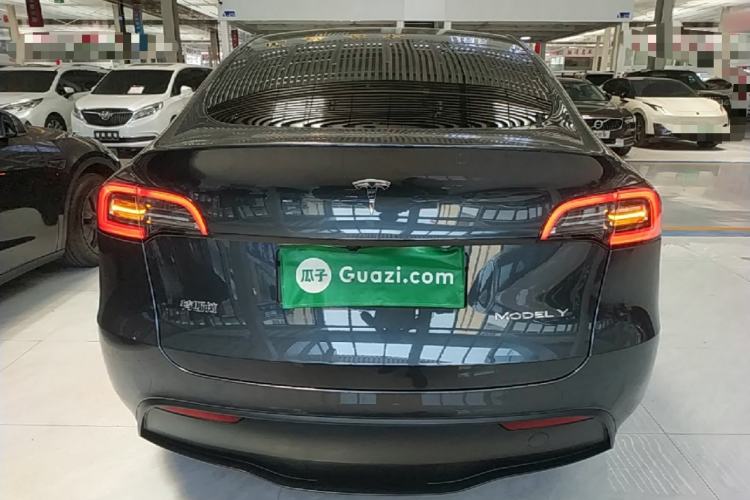 Tesla Model Y 2024 — 5