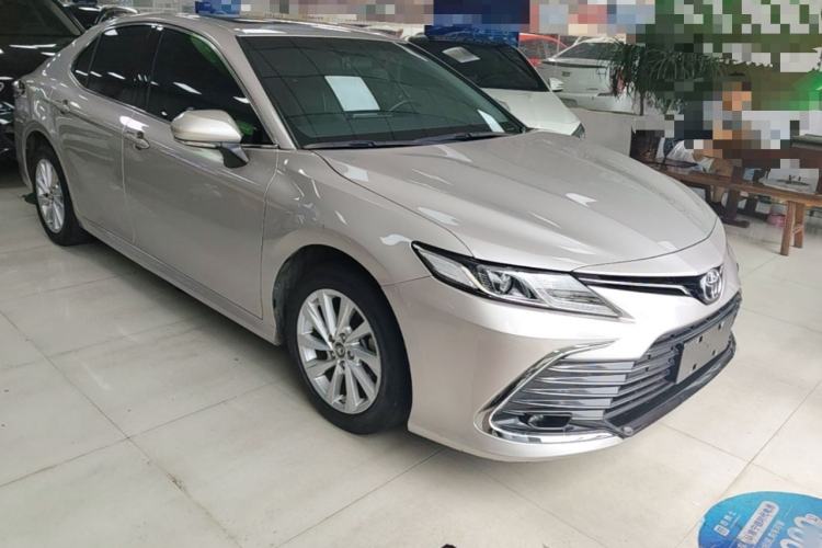 Toyota Camry 2022 — фото 3
