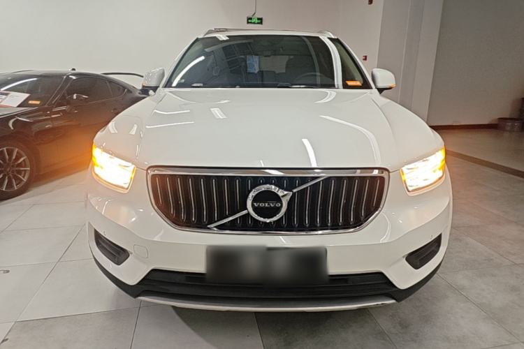 Volvo XC40 2022 — фото 2