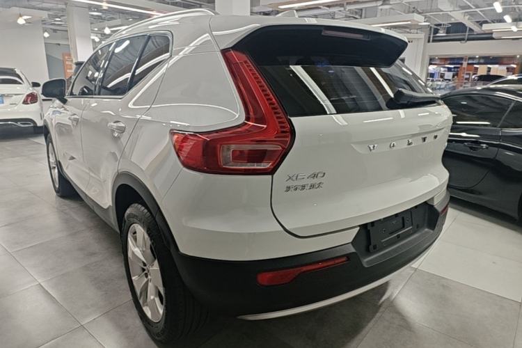 Volvo XC40 2022 — фото 4