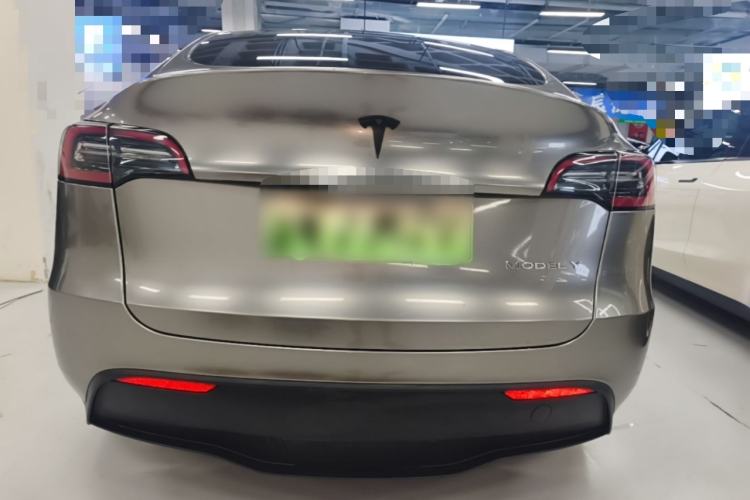 Tesla Model Y 2022 — 5