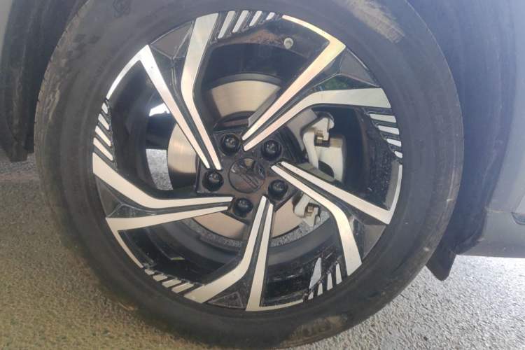 Geely Emgrand X7 2024 — 5