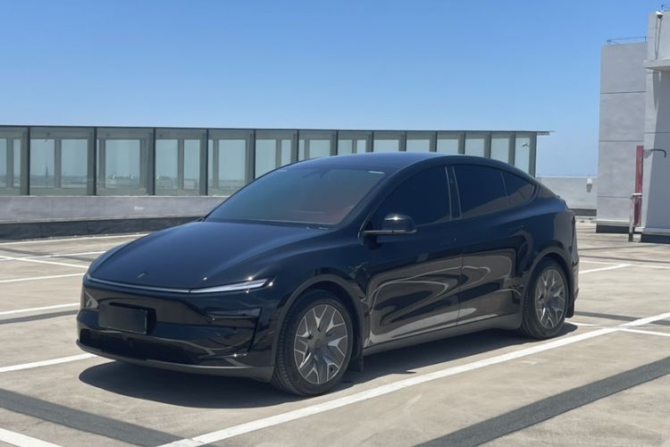 Tesla Model Y L 2025 — фото 1