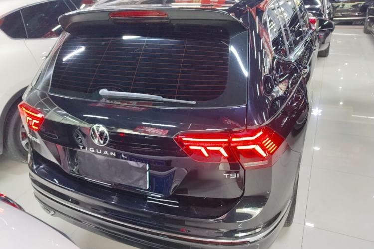 Volkswagen Tiguan L 2023 — 5