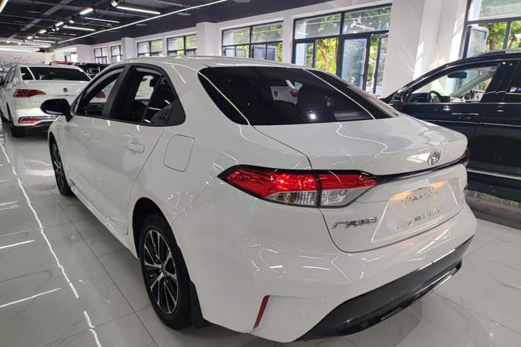 Toyota Corolla 2023 — фото 4